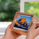 Hand-cranked flip picture viewer Hand-cranked flip picture viewer