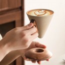 粗陶漏斗咖啡杯