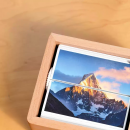 Hand-cranked flip picture viewer Hand-cranked flip picture viewer