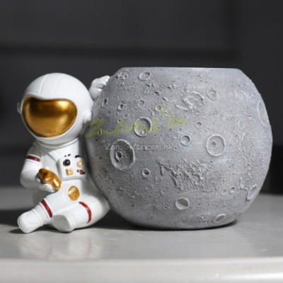 Cute Spaceman Pen Holder