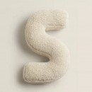 字母造型抱枕
