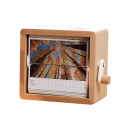 Hand-cranked flip picture viewer Hand-cranked flip picture viewer
